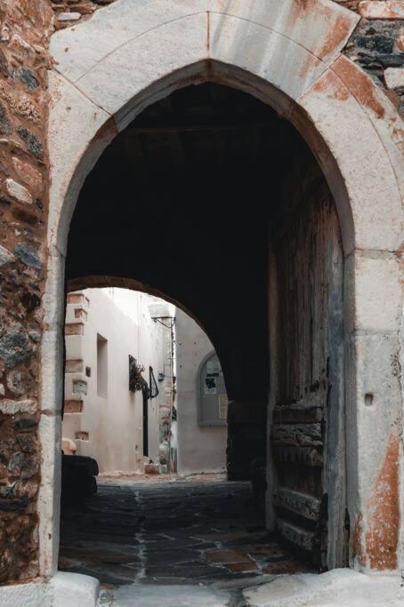 Castlevania- Traditional House In The Castle Naxos City Екстериор снимка
